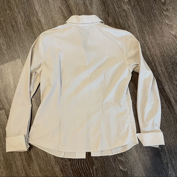 Button up - Picture 3 of 3